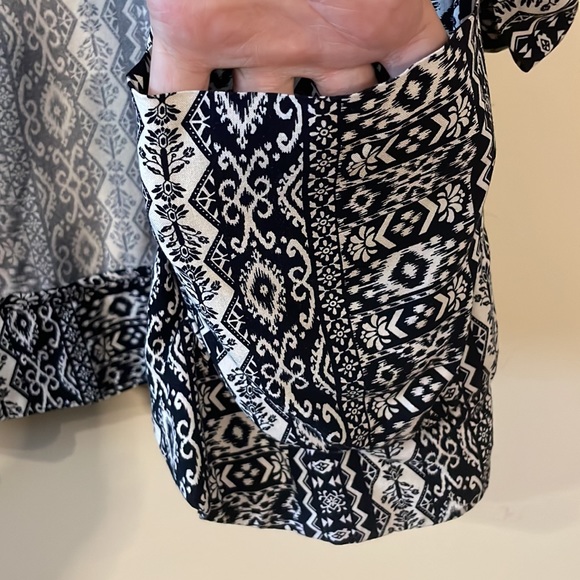 2/$25 Forever 21 Black and White Print Kimono Style Blazer Size Large - Picture 7 of 14